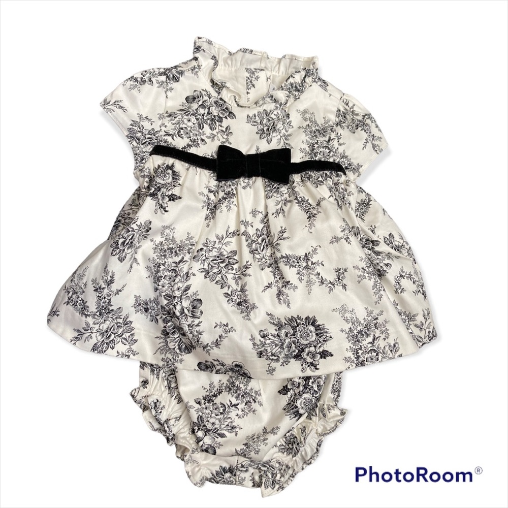 Baby girl two piece outfit size 6-12 months color black and white